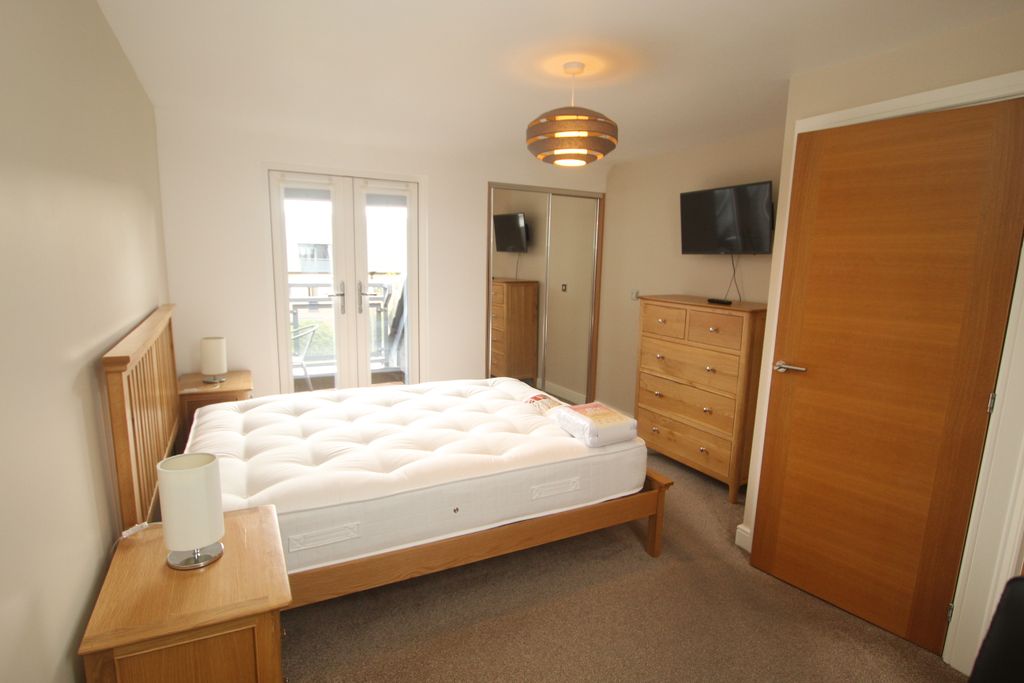 Property photo 2 of 6 Bedroom