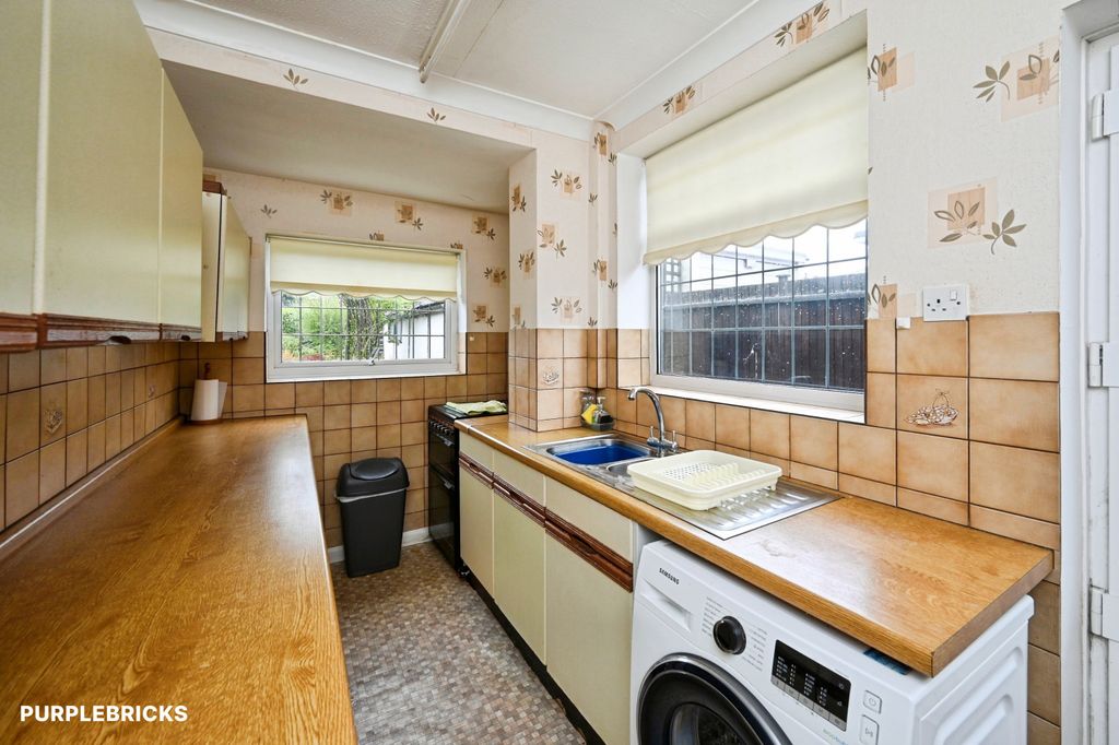 Property photo 3 of 28