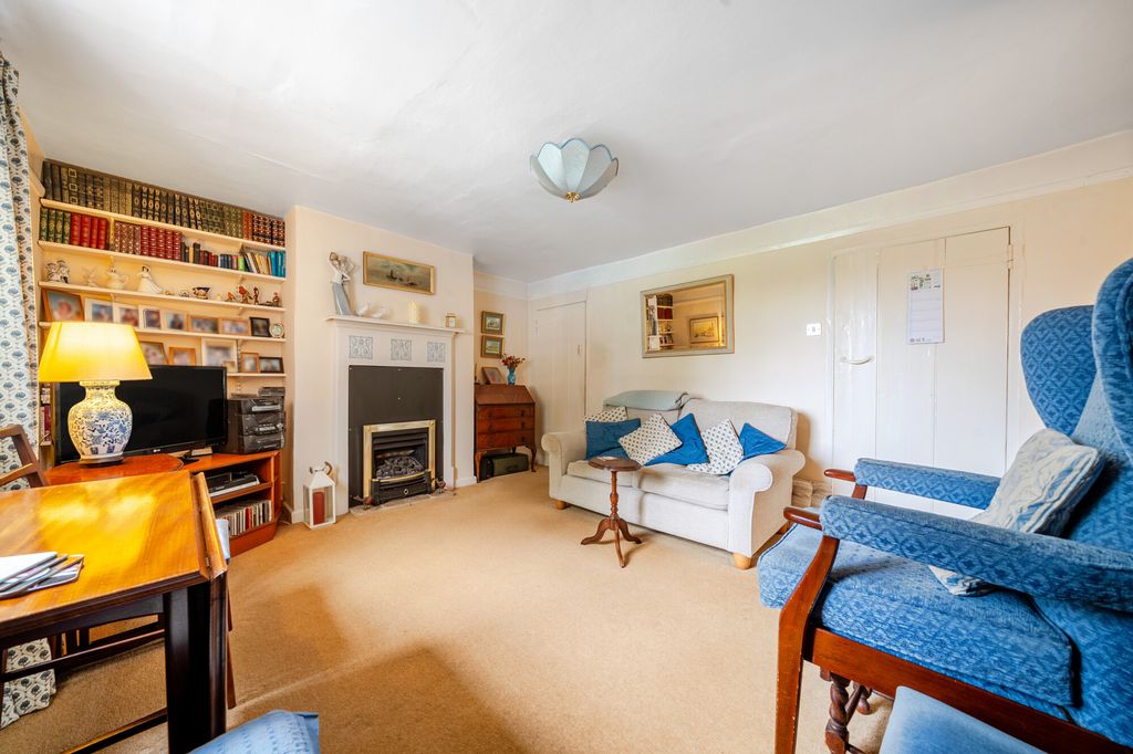 Property photo 2 of 11
