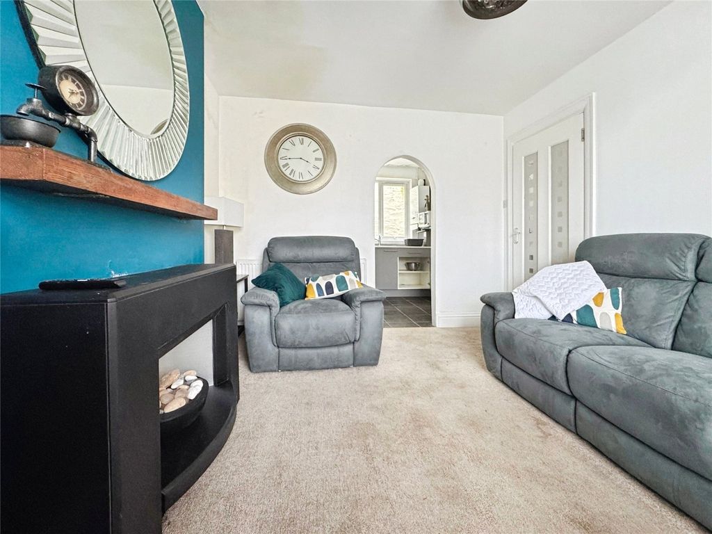 Property photo 3 of 21 Lounge