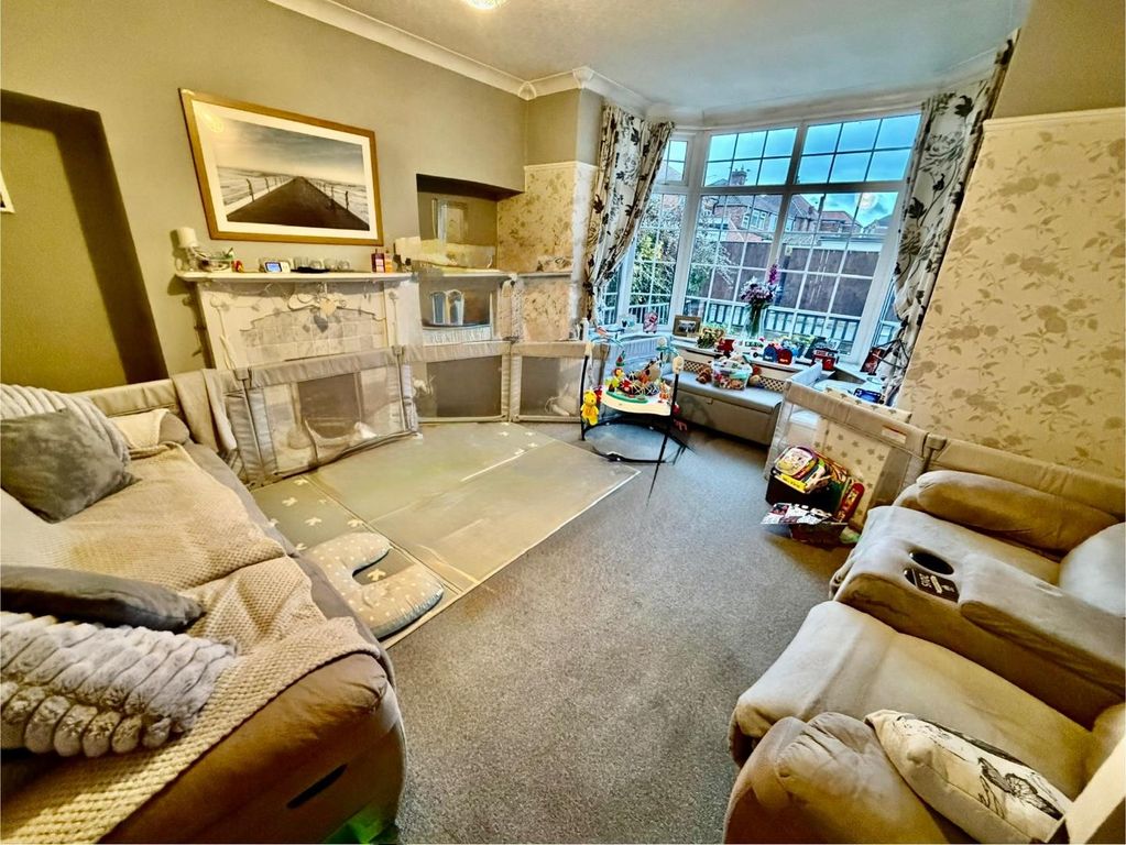 Property photo 3 of 7 Lounge