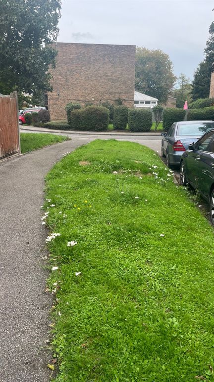 Property photo 2 of 2 Parking