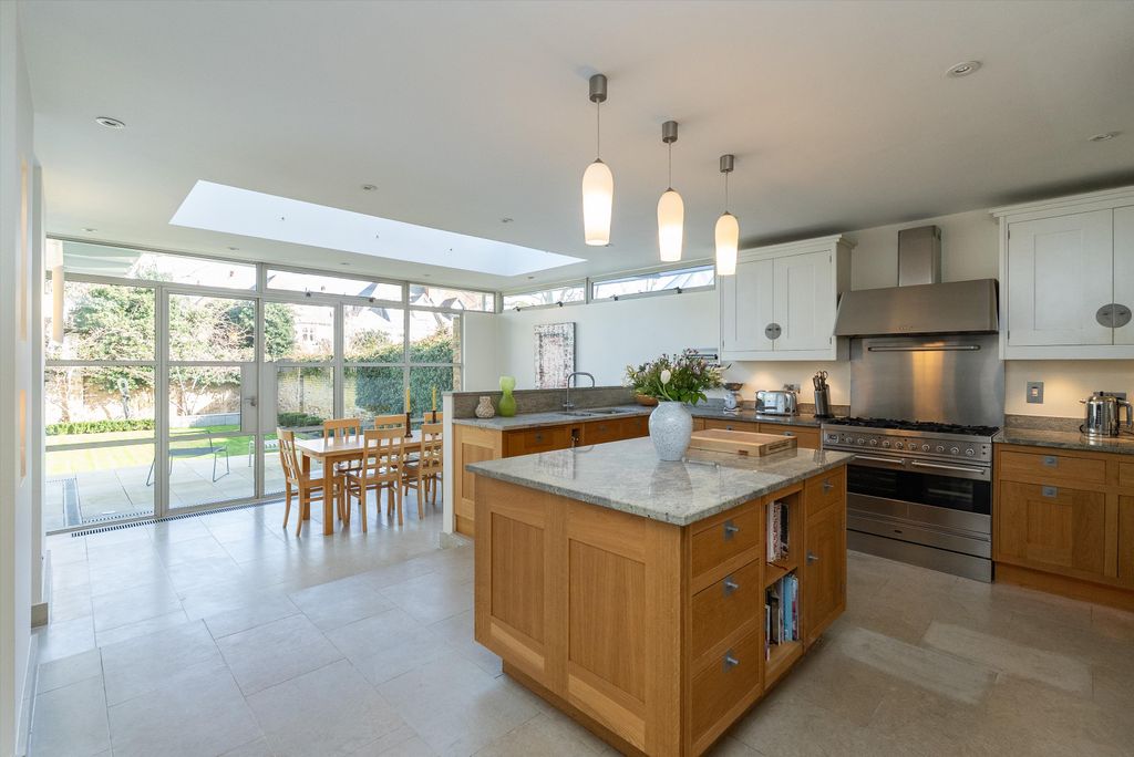 Property photo 3 of 24 Image