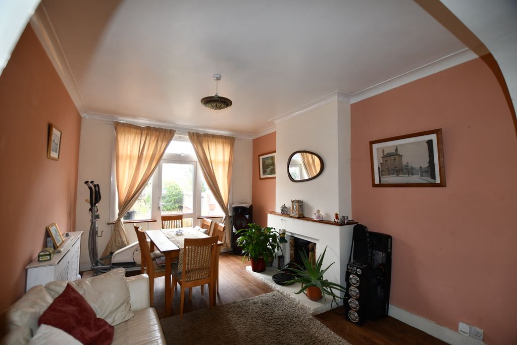 Property photo 2 of 20