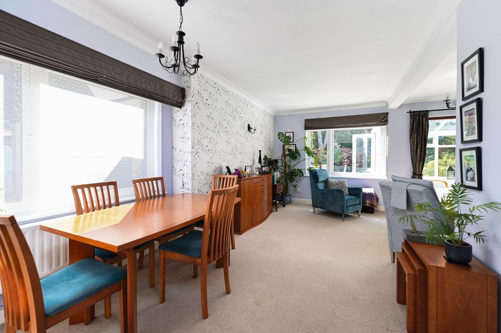 Property photo 3 of 14 52 Frogmore Park Drive (2)