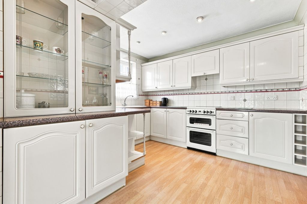 Property photo 2 of 18 Kitchen