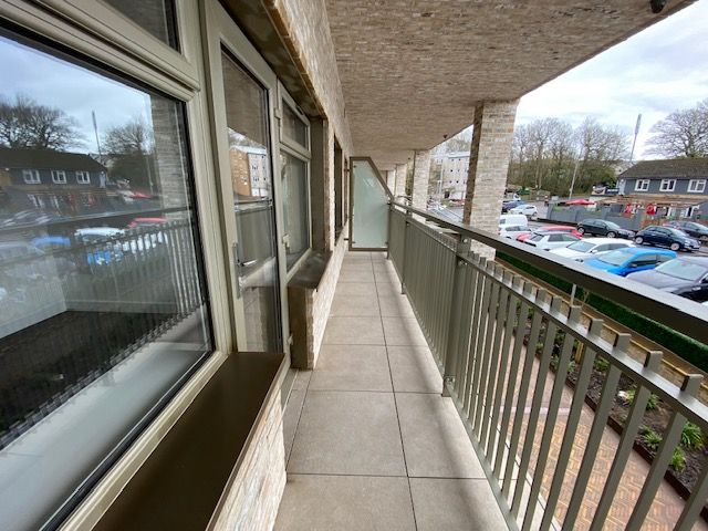 Property photo 3 of 7 Balcony