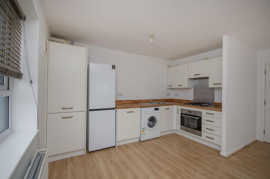 Property photo 3 of 15 Kitchen.Jpg