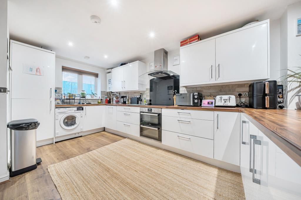 Property photo 2 of 20 Kitchen