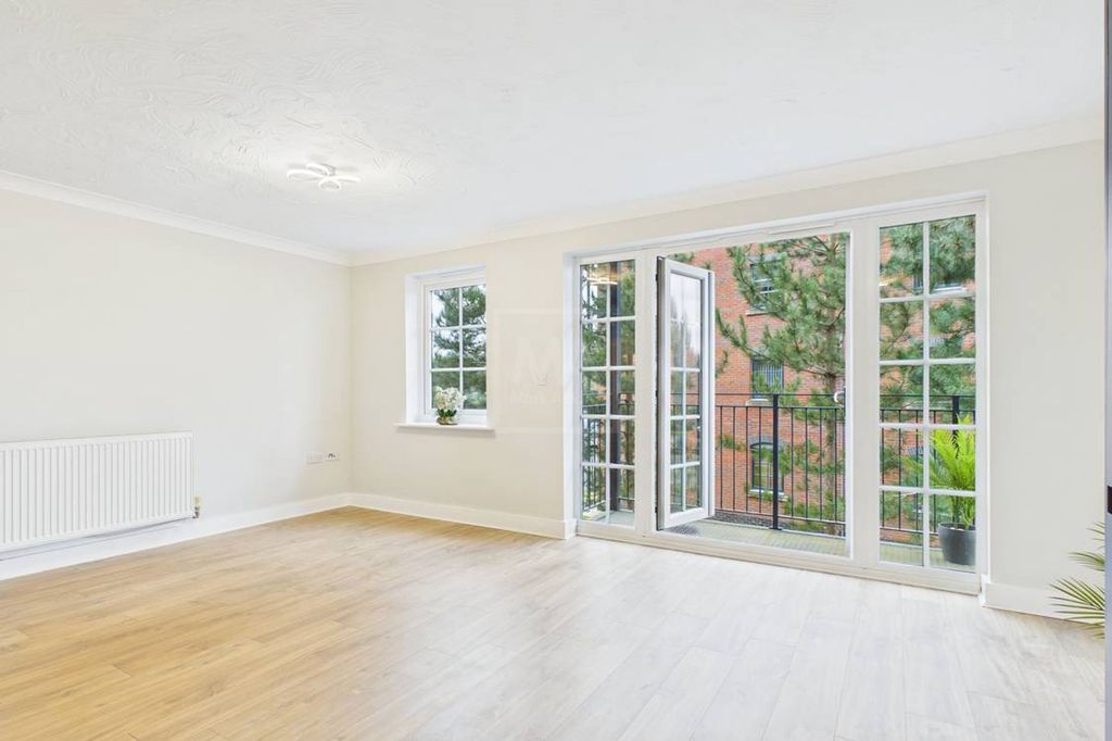 Property photo 3 of 12 Lounge