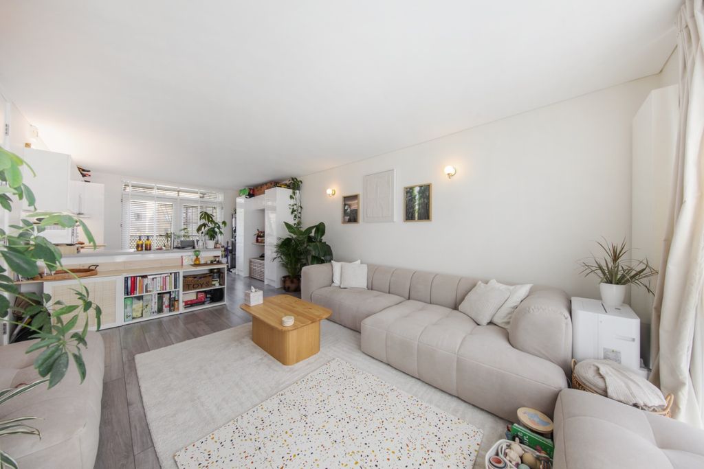 Property photo 2 of 15 5244391