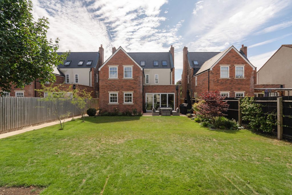 Property photo 2 of 37 14