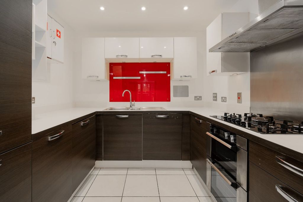 Property photo 2 of 39