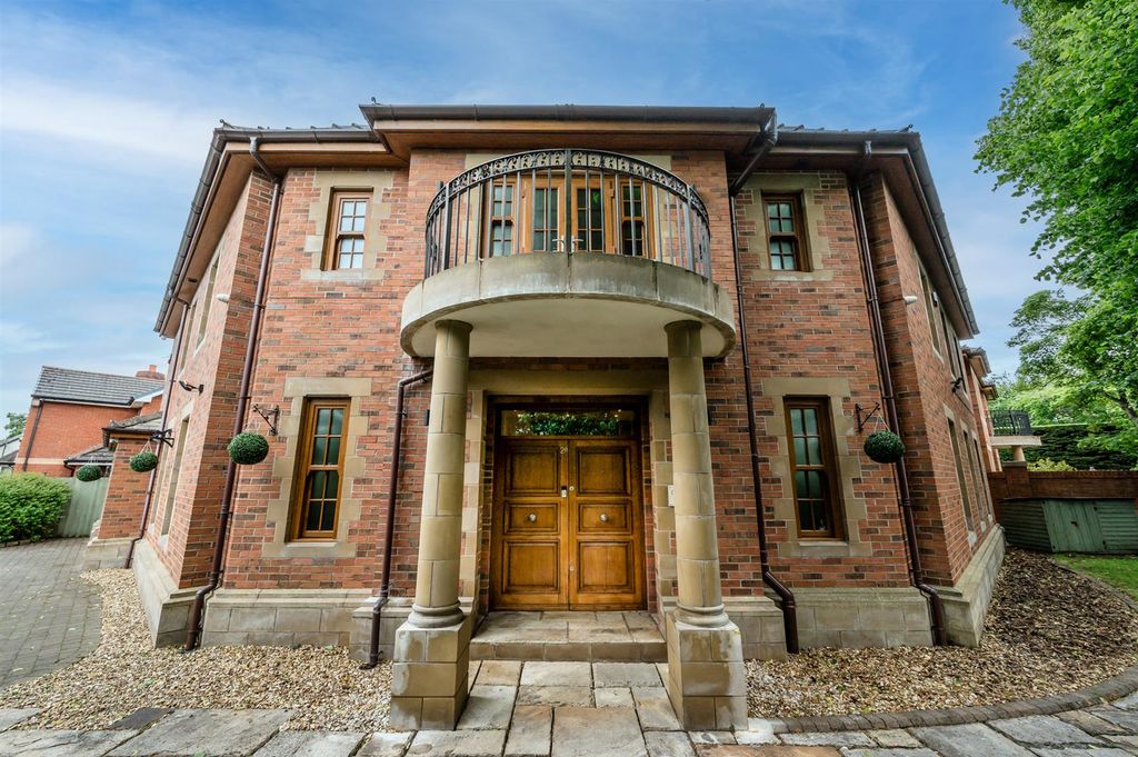 Property photo 1 of 56 Freshfield Road-19.Jpg