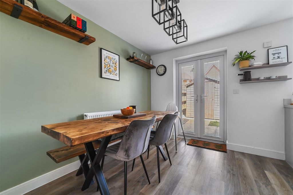 Property photo 3 of 14 Dining Space
