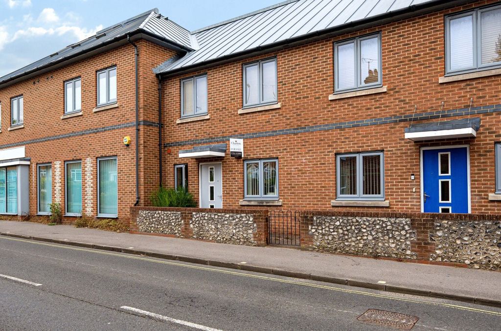 Property photo 1 of 8 1313696-4-685A667...