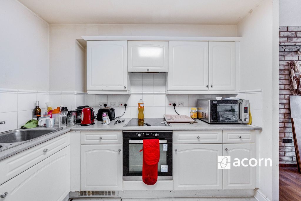 Property photo 2 of 7 Kitchen