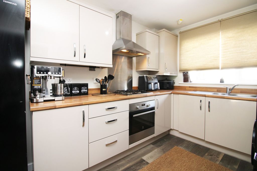 Property photo 3 of 24