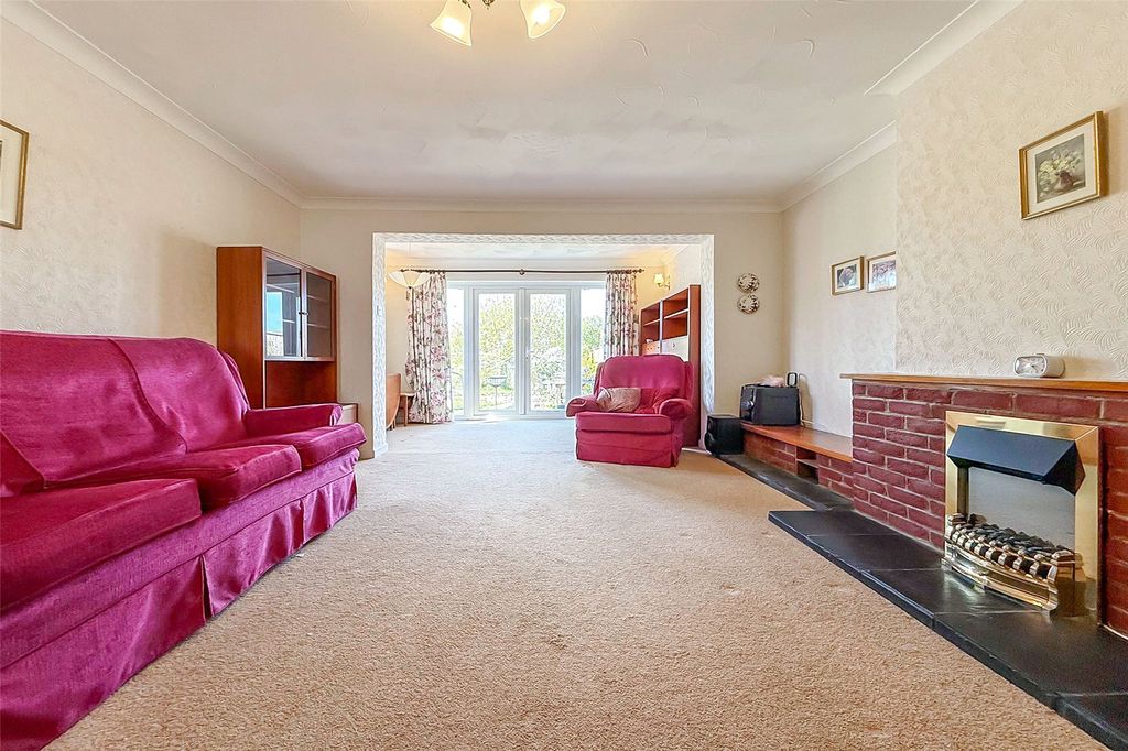 Property photo 3 of 19 Picture No. 02