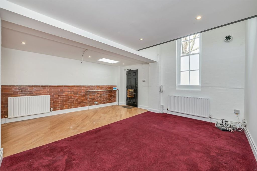 Property photo 2 of 9