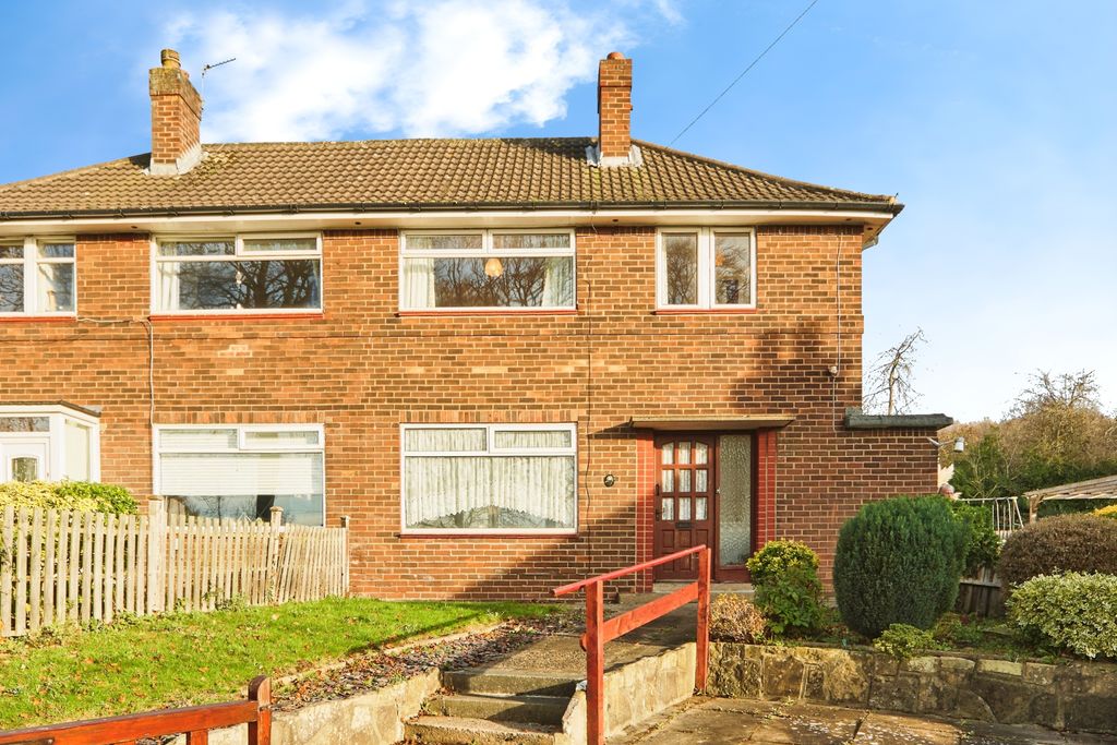 Property photo 1 of 15 Front Garden