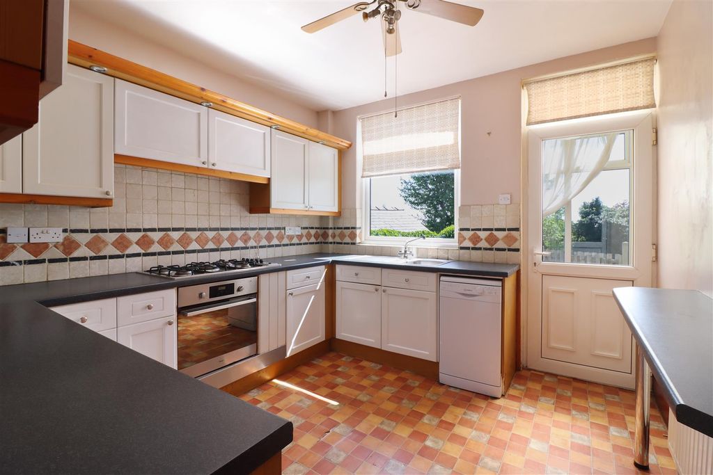 Property photo 2 of 22 Kitchen