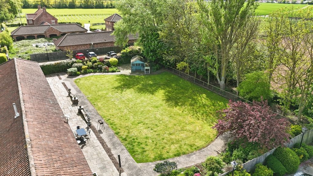 Property photo 2 of 24 5040235