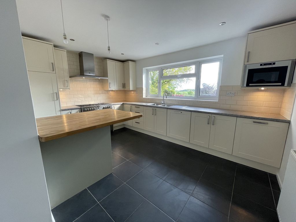 Property photo 2 of 25