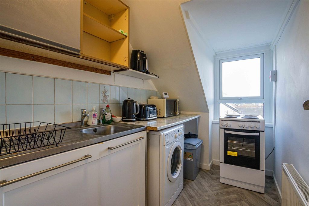 Property photo 3 of 7 Img-6.Jpg