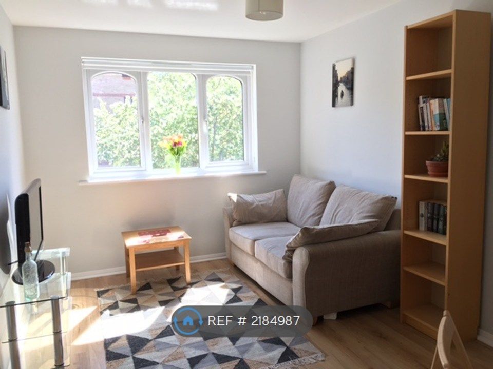 Property photo 1 of 8 Lounge