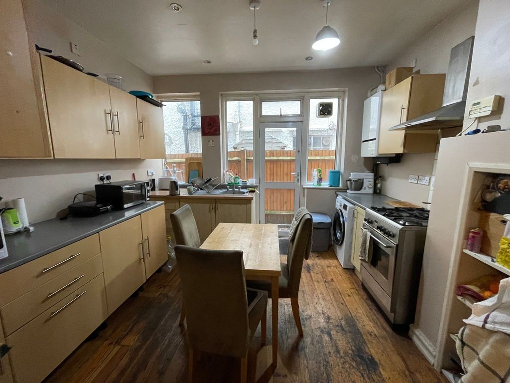 Property photo 2 of 4