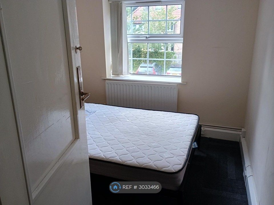 Property photo 3 of 8 Bedroom 2