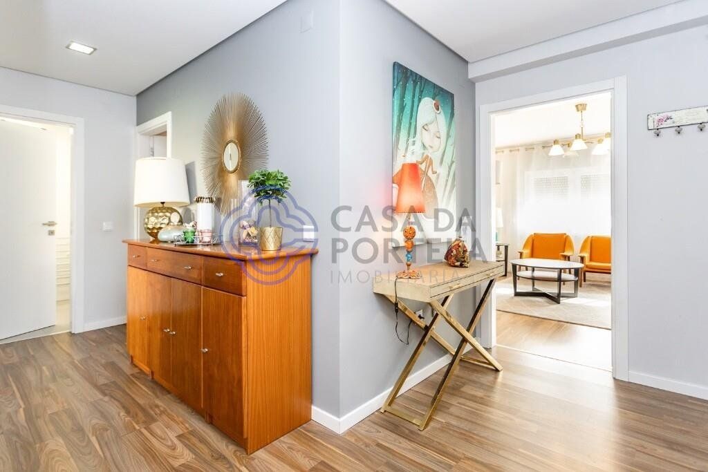 Property photo 2 of 32