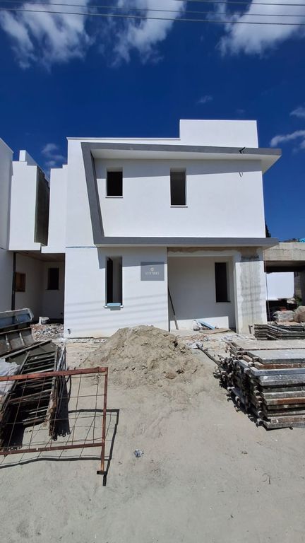 Property photo 2 of 25