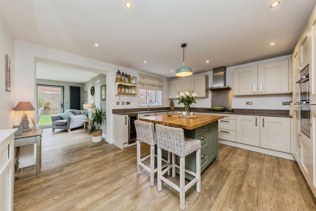 Property photo 3 of 20 Pbox-Img.Jpg