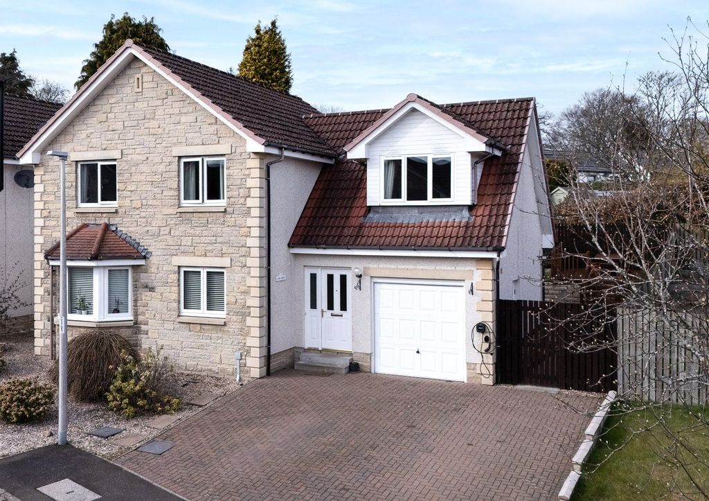 Property photo 1 of 21 External