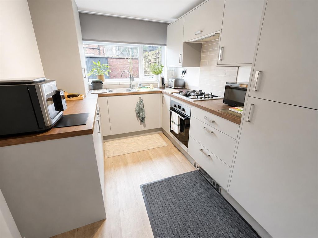 Property photo 3 of 15 Kitchen