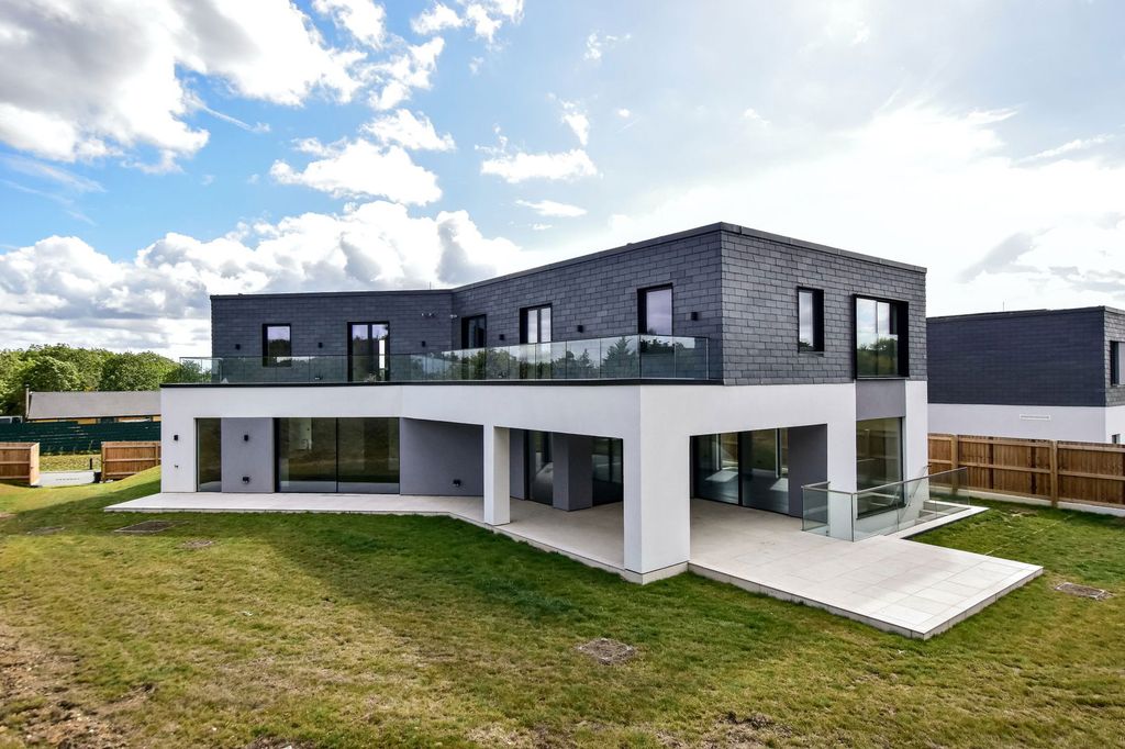 Additional image 25 of 7 bed detached house to rentCrouch Lane, Goffs Oak, Waltham Cross EN7