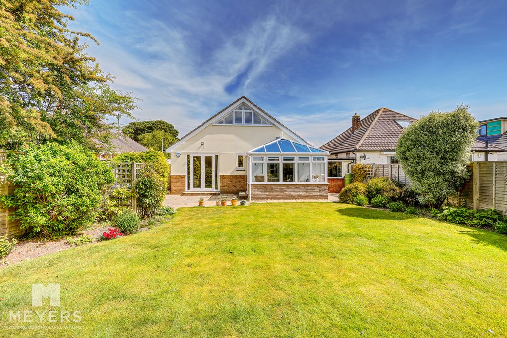 Property photo 2 of 31
