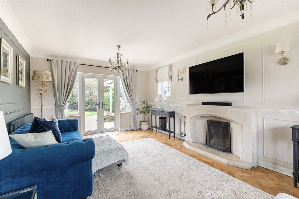 Property photo 2 of 16 Sitting Room