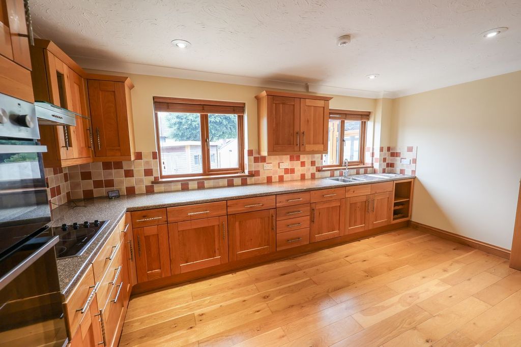 Property photo 3 of 22