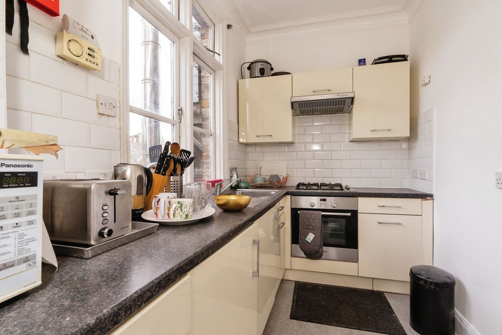 Property photo 3 of 10 3