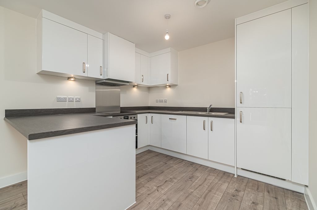 Property photo 2 of 16 Flat 95-13