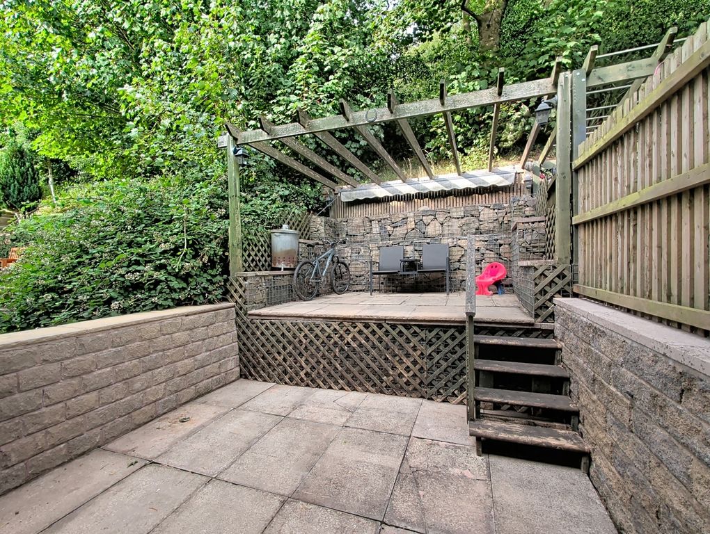 Property photo 2 of 21 104-Keswick-Close_00018