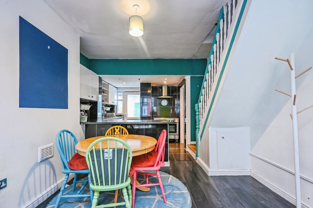 Property photo 3 of 17 Photo