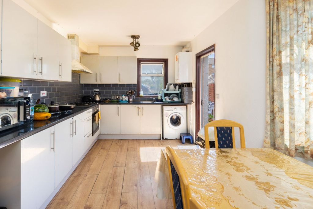 Property photo 3 of 17 Kitchen/Diner