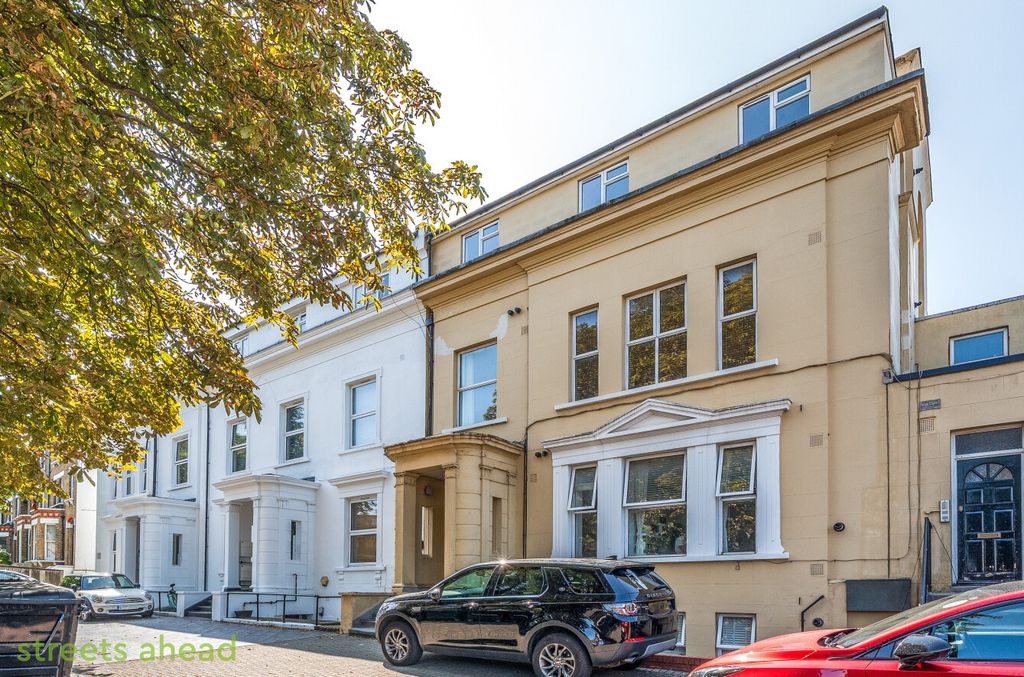 Property photo 1 of 11 Defdb17F-c3d0-46d...