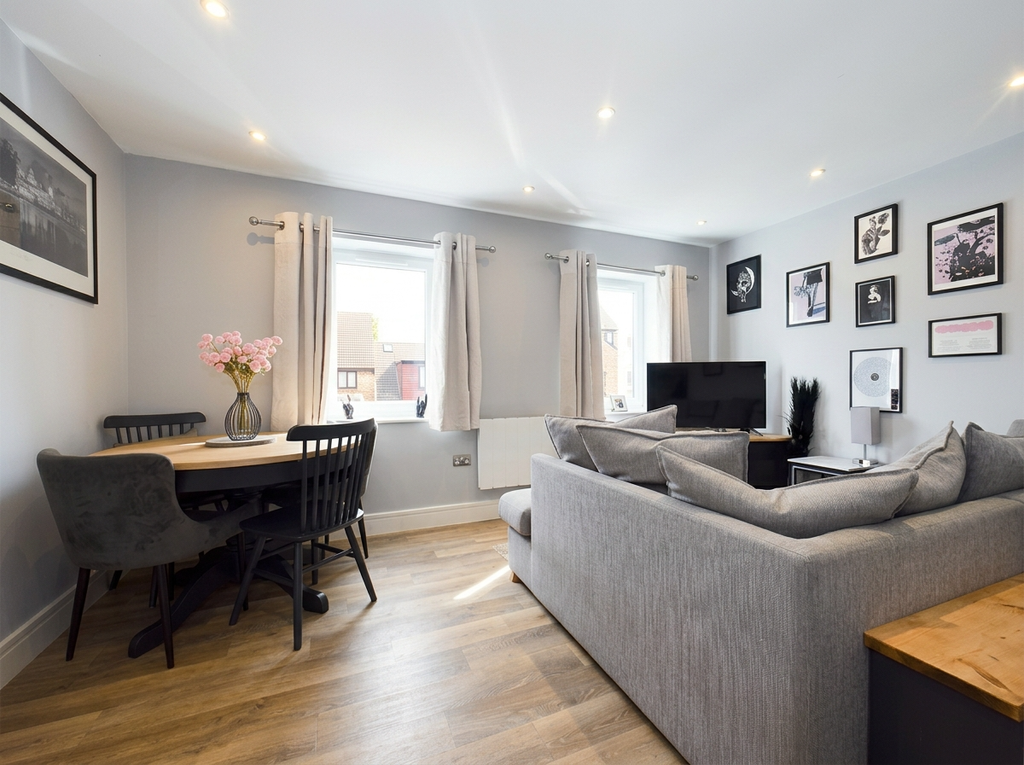 Property photo 2 of 11 1