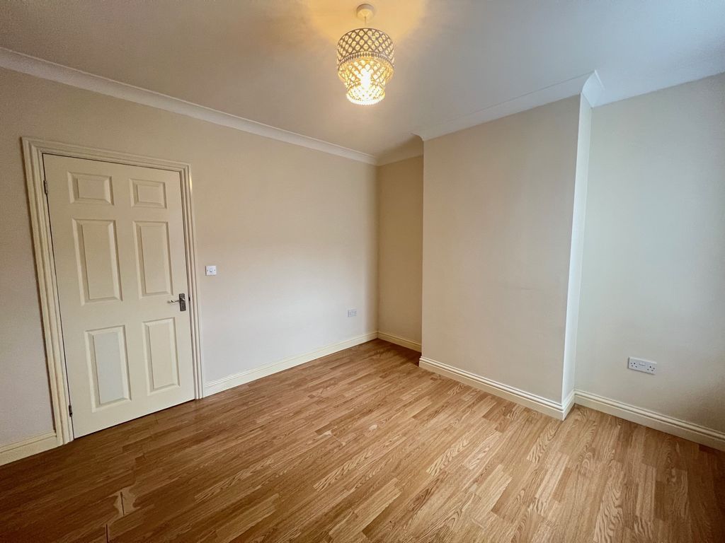 Property photo 3 of 10 Dining Room