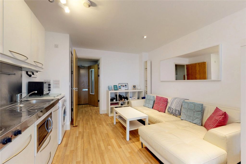 Property photo 3 of 7 Studio